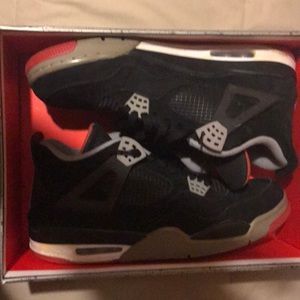 Air Jordan Retro 4 Bred